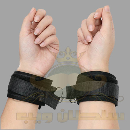 كلبشات اليد الفرو