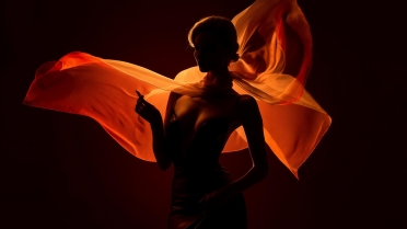 فن خلع الملابس بطريقة مثيرة